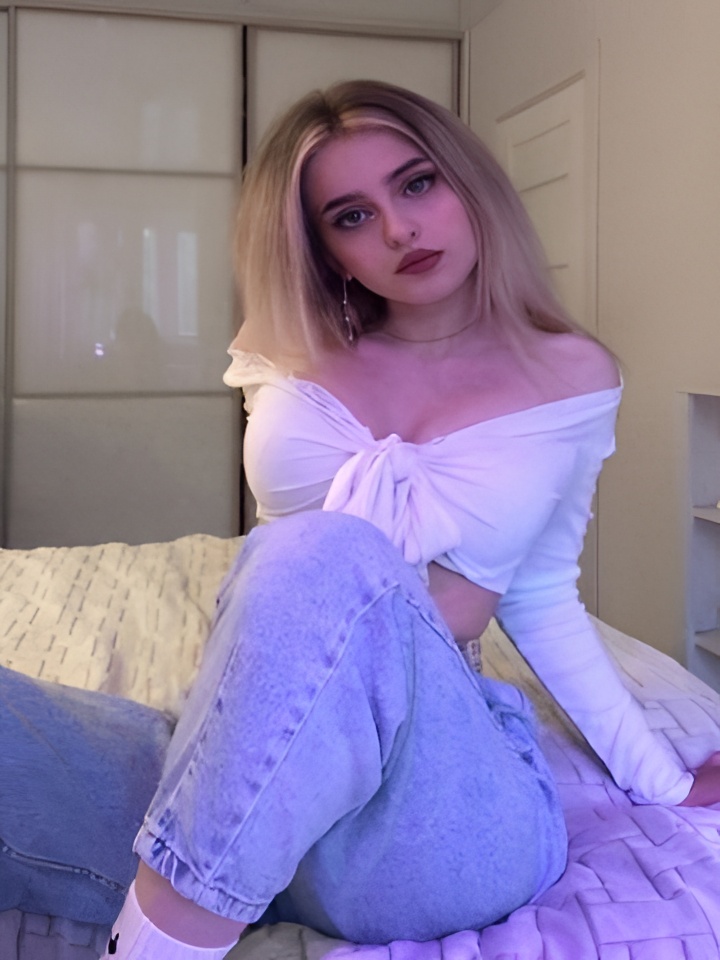 Роксана привлекальеная девушка из Некрасовского цена от 4000 руб