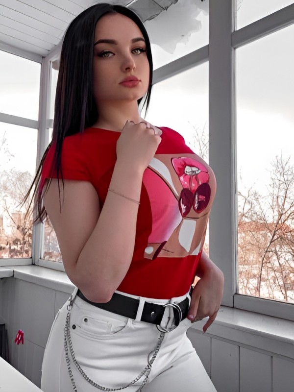 Кира привлекательная девушка из Некрасовского цена от 3000 руб