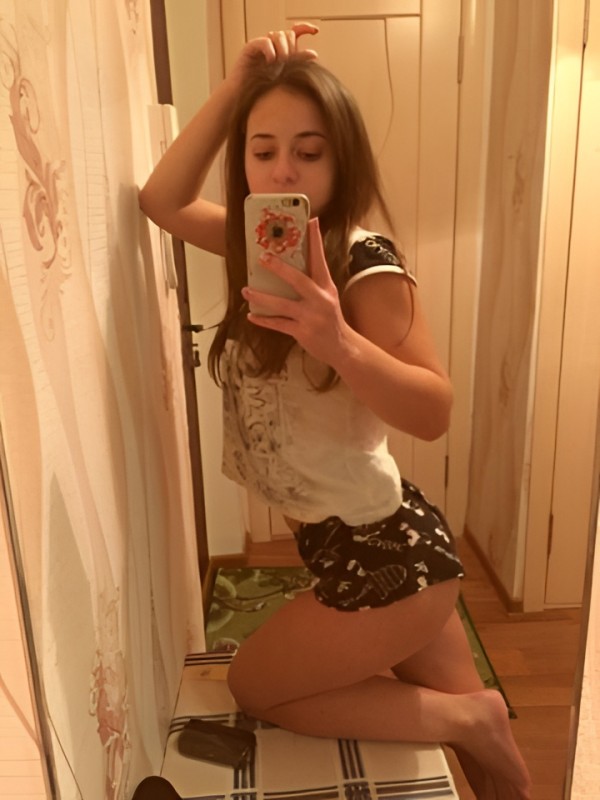 Риана привлекательная девушка из Некрасовского цена от 2500 руб